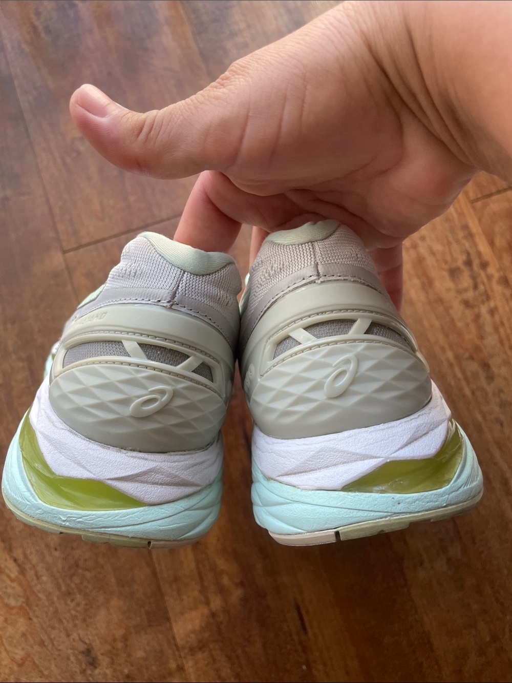Asics women’s Gel-Kayano 28 running shoes mint color - Picture 4 of 8